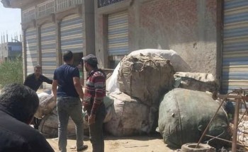 مصادرة محزن خردة مخالف في مدينة كفر سعد بدمياط