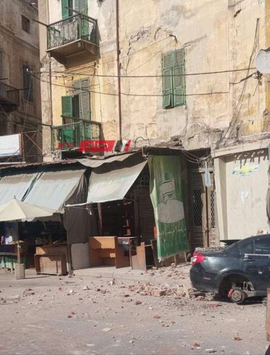 انهيار أجزاء من عقار وتحطم سيارة بمنطقة كرموز في الإسكندرية