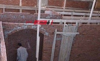 ايقاف اعمال بناء طابق مخالف في قريه الشيخ ضرغام بدمياط