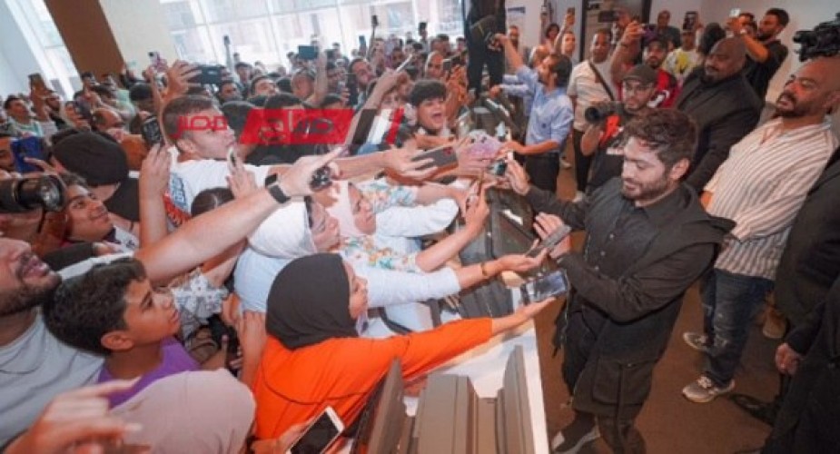تامر حسني يشاهد “تاج” مع جمهوره في السينما