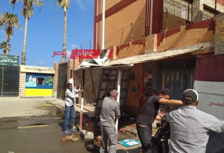 حملات مكبرة لإزالة الاشغالات والاعلانات بحي المنتزه في محافظة الإسكندرية