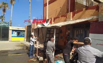 حملات مكبرة لإزالة الاشغالات والاعلانات بحي المنتزه في محافظة الإسكندرية