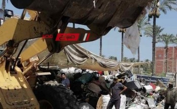 مصادرة 1.3 طن خردة وازالة حالة تعدي بالبناء المخالف في مدينة كفر البطيخ بدمياط