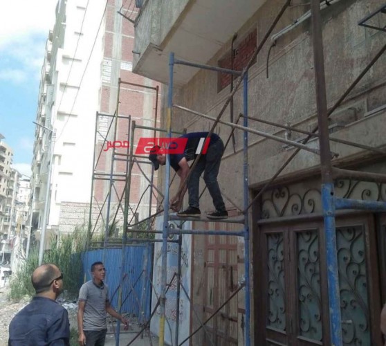 إزالة أعمال مخالفة بدون ترخيص بمدينة دمياط
