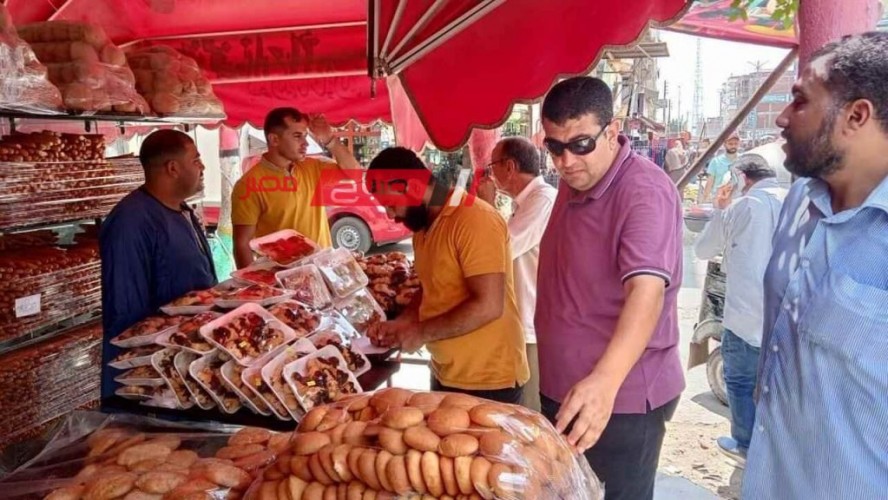 شن حملة تموينية مكبرة لمتابعه المحلات الغذائية في كفر سعد بدمياط