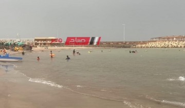 انخفاض نسب الاقبال على شواطئ رأس البر بعد سقوط الامطار وغيوم عاصفة دانيال