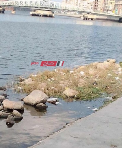حملة مكبرة لرفع المخلفات من مياه نهر النيل بدمياط للتجميل والحفاظ علي المظهر الجمالي
