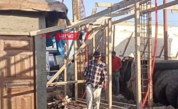 ايقاف حالة تعدي بالبناء المخالف على الطريق الدولي بمدينة كفر سعد في دمياط