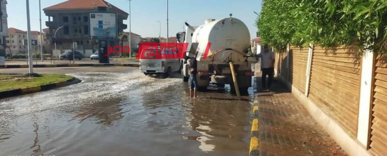 جهود مكثفة من محلية رأس البر بدمياط لرفع تجمعات مياه الامطار