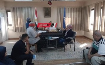 رئيس مدينة فارسكور بدمياط يستقبل المواطنين باللقاء الدوري الأسبوعي