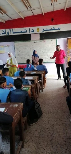 رئيس محلية كفر البطيخ بدمياط يتفقد بعض المدارس في اول ايام العام الدراسي الجديد