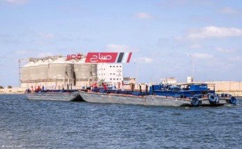 4 وحدات نهرية “بارج” تغادر ميناء دمياط بعد تفريغ شحنة 1002 طن أسمنت معبأ