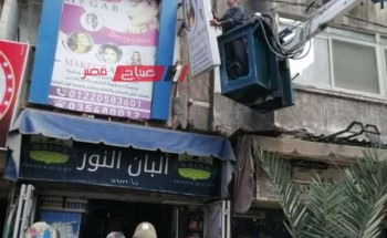 حملات مكثفة لإزالة الاعلانات المخالفة في مدينة كفر سعد بدمياط