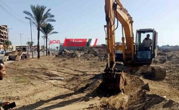 حملات مكبرة لتسوية تشوينات الرمال على طريق شطا بدمياط