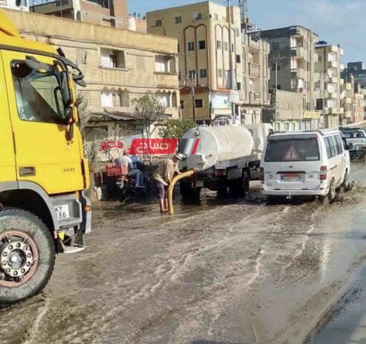 حملات مكبرة في دمياط لكسح تجمعات مياه الامطار بعد موجة التقلبات الجوية
