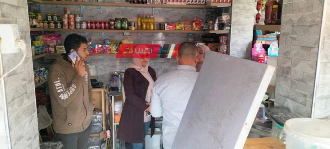 حملة تموينية مكبرة تتفقد المحلات التجارية والغذائية في كفر سعد بدمياط