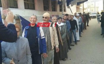 طوابير امام اللجان الانتخابية في دمياط للادلاء باصواتهم بالماراثون الرئاسي