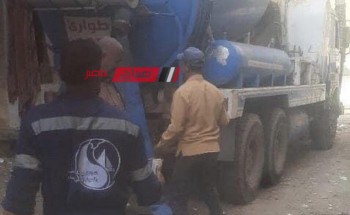 استمرار أعمال تطهير خطوط الصرف الصحي في حي سابع بدمياط