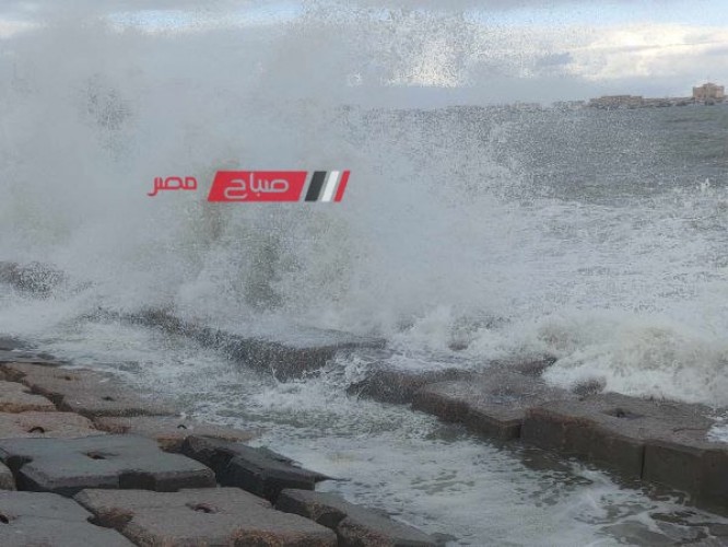 اضـطراب حالة البحر المتوسط وارتفاع موج البحر 4 أمتار في نوة الكرم 2024