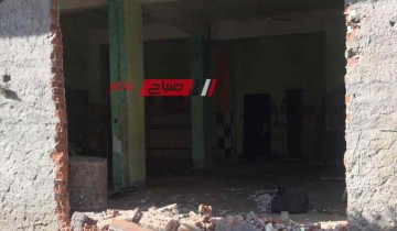 ايقاف حالة تعدي بتعديلات انشائية بدون ترخيص بمدينة كفر سعد بدمياط