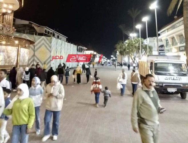 اقبال متوسط على شارع النيل في مدينة رأس البر قبل شهر رمضان المبارك 2024