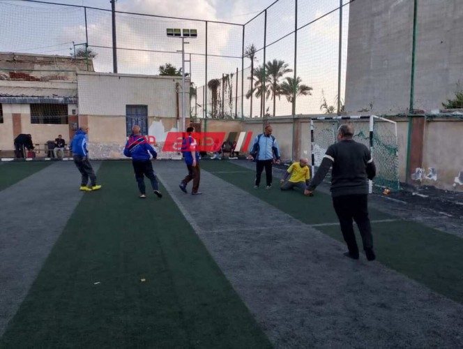 انطلاق فعاليات مباراة كرة قدم لاعضاء مركز شباب دمياط لمن فوق 40 عام