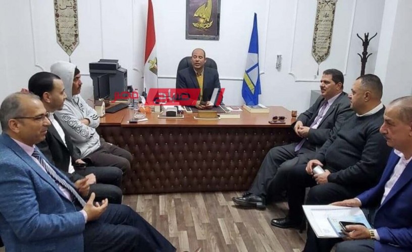 رئيس مدينة كفر البطيخ بدمياط يشدد على ازالة حالات البناء المخالفة في اجتماع مع مديري الادارات الخدمية