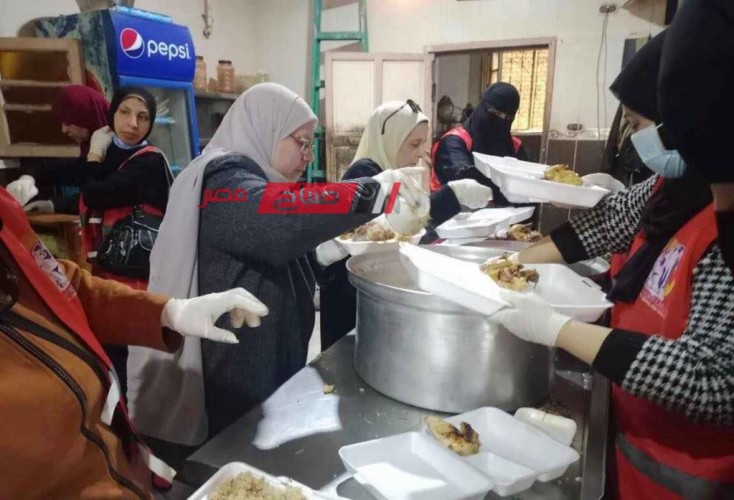 قومي المرأة بدمياط يواصل فعاليات مبادرة مطبخ المصرية بتوزيع 520 وجبة افطار