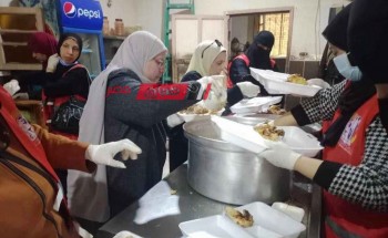 قومي المرأة بدمياط يواصل فعاليات مبادرة مطبخ المصرية بتوزيع 520 وجبة افطار