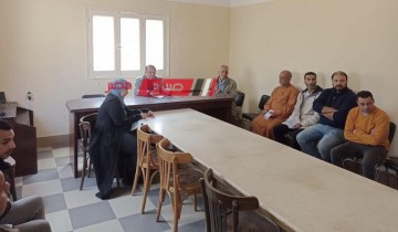 رئيس محلية السرو بدمياط يعقد اللقاء الأسبوعي للمواطنين لحل مشاكلهم