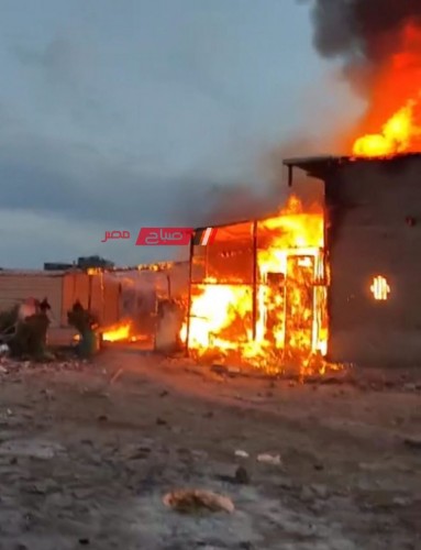 بالصور اخماد حريق نشب داخل مخزن اثاث في قرية العنانية بدمياط دون خسائر بشرية