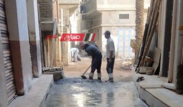 تكثيف جهود أعمال الرصف ورفع كفاءة الشوارع بالانترلوك بقرية السنانية بدمياط