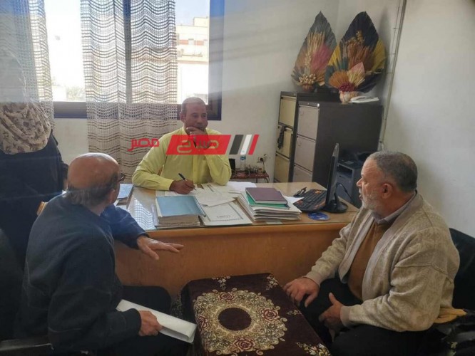 رئيس مدينة كفر البطيخ بدمياط يعقد اللقاء الأسبوعي للمواطنين