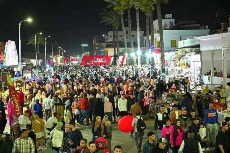 اقبال كبير على شارع النيل برأس البر في اخر ايام عطلة العيد
