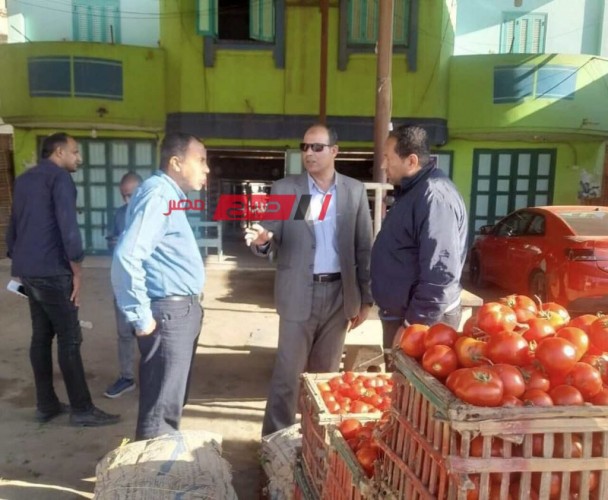 رئيس مدينة كفر البطيخ يشرف على اعمال نقل انشطة الوكالات الي اسواق دمياط الجديدة