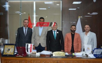 رئيس جامعة دمياط يستقبل الحكم الدولي الدكتور محمد معروف حكم كرة القدم