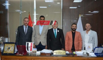 رئيس جامعة دمياط يستقبل الحكم الدولي الدكتور محمد معروف حكم كرة القدم