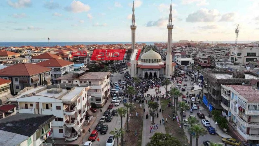 استمرار توافد المواطنين على مدينة رأس البر في اول ايام العيد