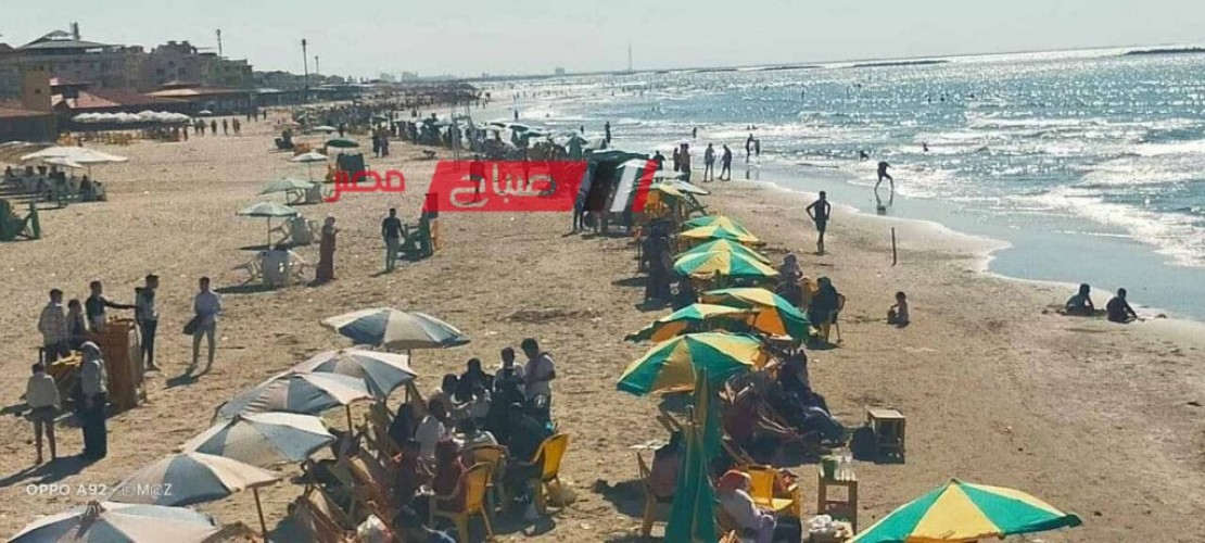 اقبال كبير في رابع ايام عيد الفطر على شواطئ مدينة رأس البر