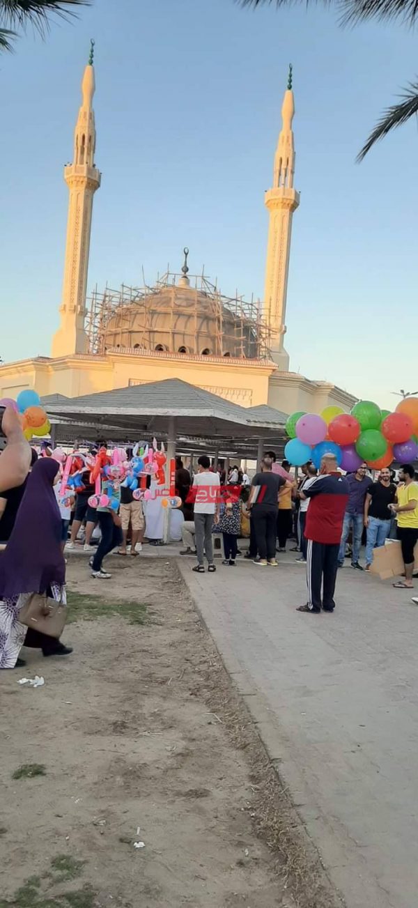 بدء توافد المواطنين على مدينة رأس البر اول ايام عيد الأضحى صور