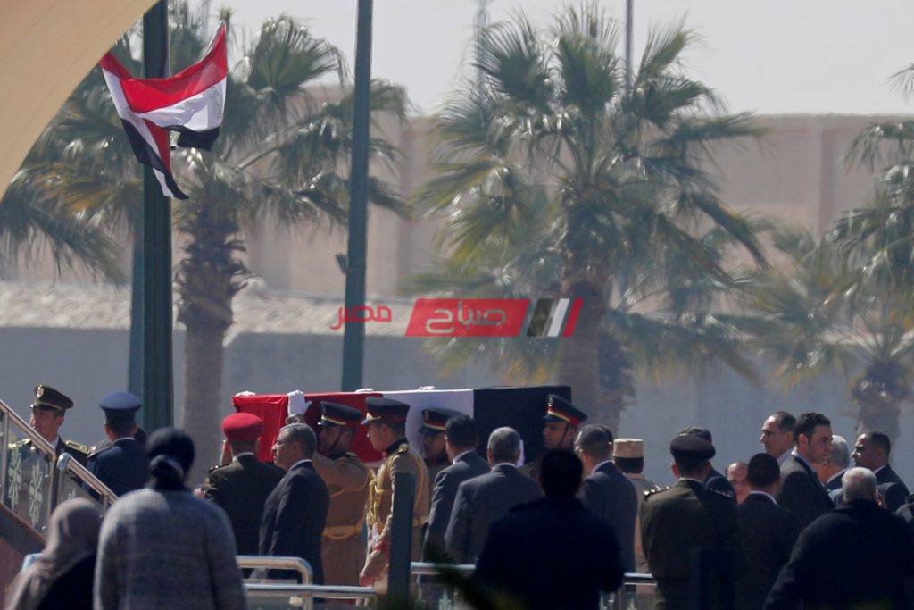 وصول جثمان الرئيس الأسبق محمد حسني مبارك مسجد المشير