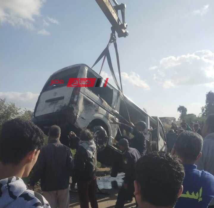 وفاة شخص واصابه 10 اخرين في حادث انقلاب سيارة ميكروباص على طريق المنصورة - دمياط 