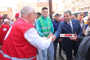 محافظ دمياط يتفقد قرية الوسطاني ويشهد توزيع المساعدات على المواطنين المتضررين من الأمطار 19 07B8C8B7 06F4 41F3 954A 44803E3F4A9C