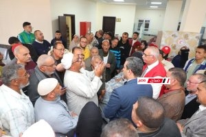 محافظ دمياط يتفقد قرية الوسطاني ويشهد توزيع المساعدات على المواطنين المتضررين من الأمطار 17 1A8FC2CC 930D 4CF5 A03B B5667678291A