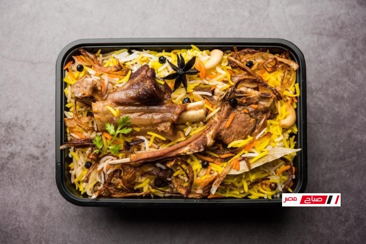 أرز بسمتي مفلفل ولحمة بتدوب.. طريقة عمل كبسة اللحم بالأرز البسمتي