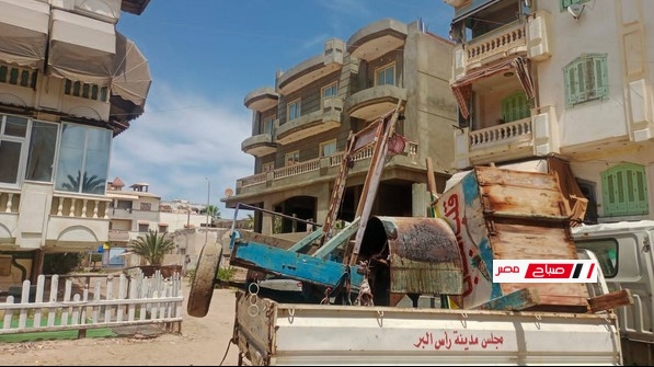 حملة لرفع الاشغالات وغلق الجراجات المخالفة برأس البر