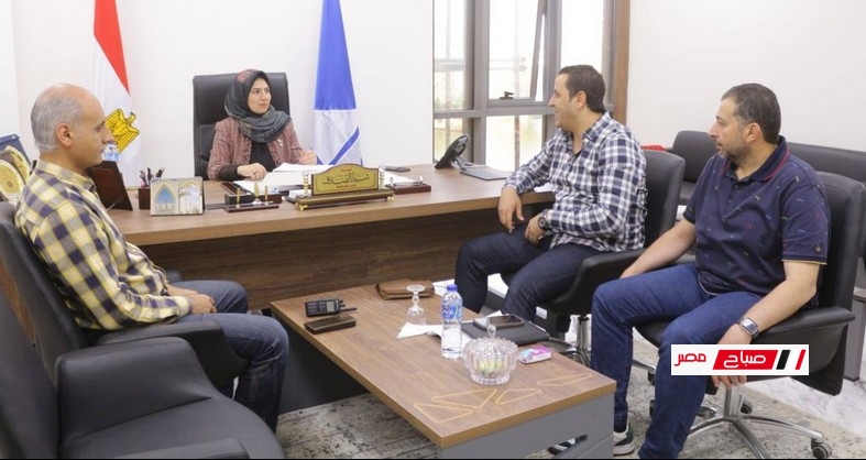 نائب محافظ دمياط تعقد اجتماعًا آخر لمتابعة الموقف الخاص بمنظومة الاعلانات وجهود لجنة الاصحاح البيئي والحملات الرقابية على الأسواق و المنشآت الغذائية