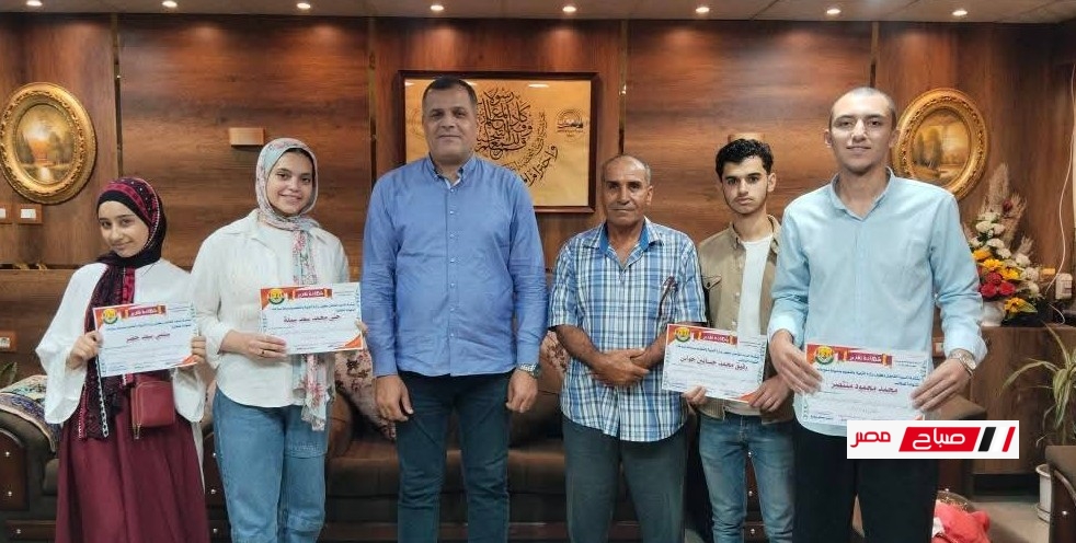 عمارة يكرم غرفة عمليات الثانوية العامة للاتحادات الطلابية لجهودها الكبيرة