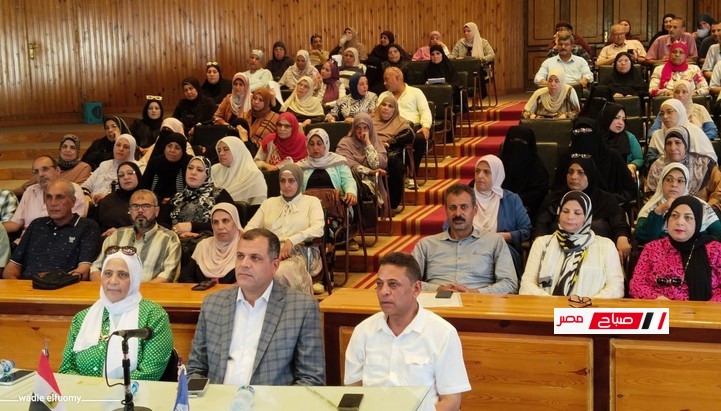 مدير تعليم دمياط يتابع ورش عمل مكثفة لمعلمي اللغة العربية استعدادًا للمنهج الجديد